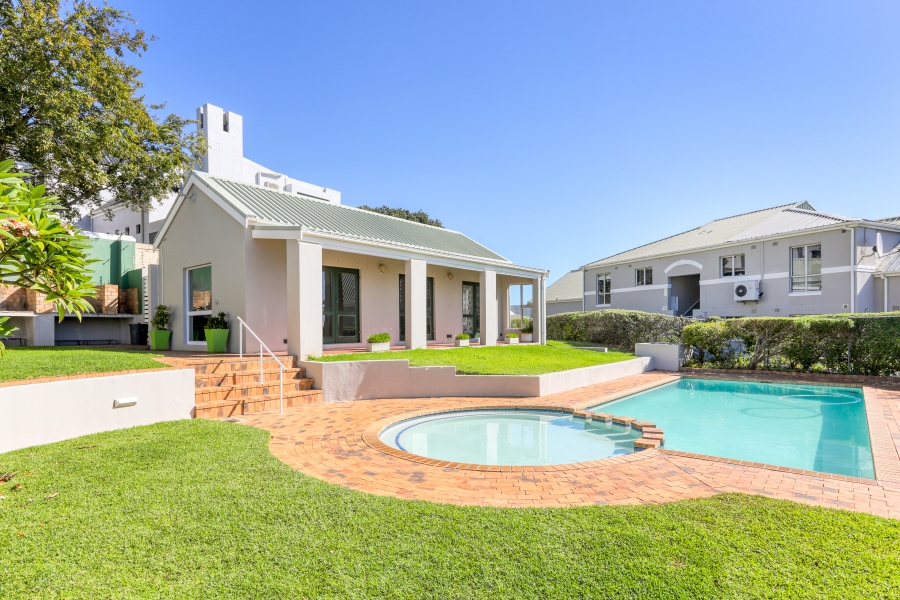2 Bedroom Property for Sale in Vredehoek Western Cape